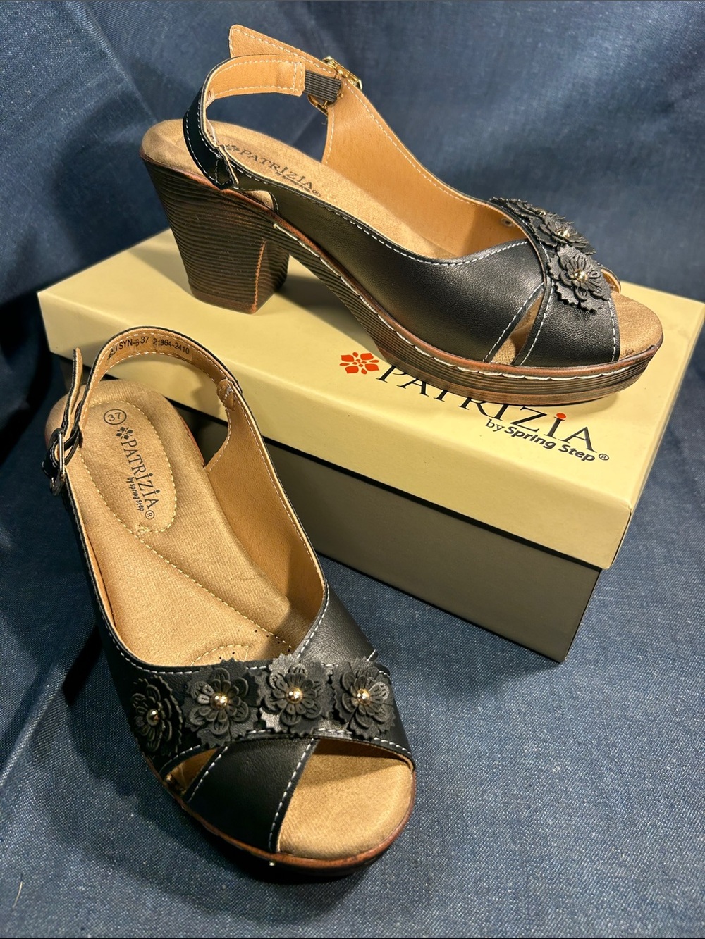NWT Patrizia by Spring Step peep toe platform and chunky heel